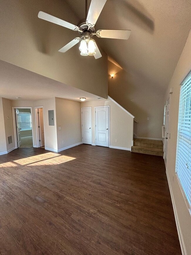 Building Photo - PRE-LEASING FOR AUGUST 1 2026! 1/2 Off Deposit!