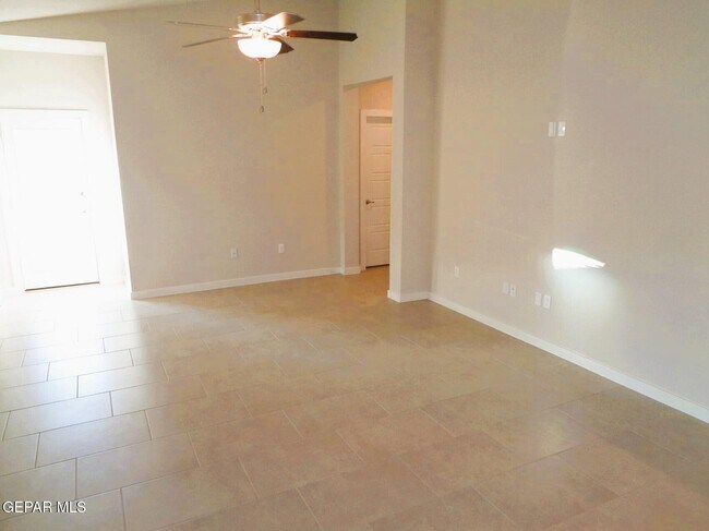Building Photo - 14932 Tierra Haven Ave