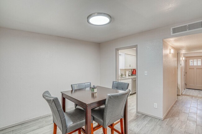 Building Photo - 311 Zenith Dr