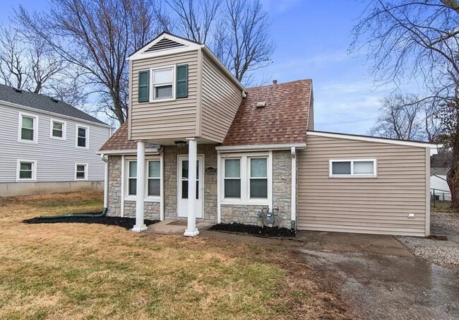 Building Photo - 3 Bedroom With Office And Fenced Yard