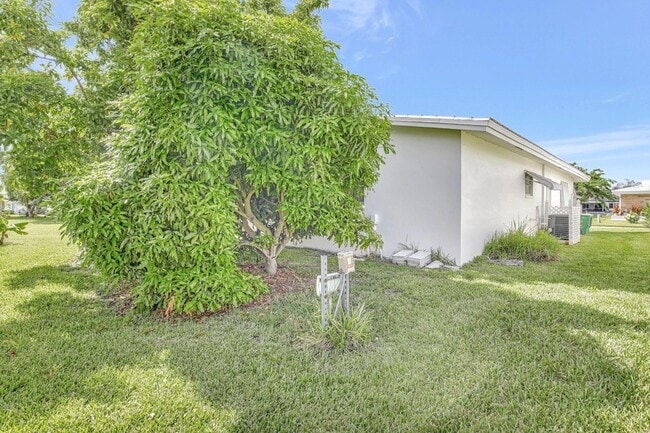 Building Photo - 6707 NW 70th St