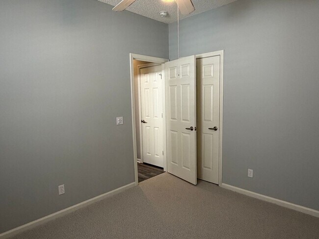 Building Photo - Beautiful Home in Sun City - Freshly Painted, New Flooring!