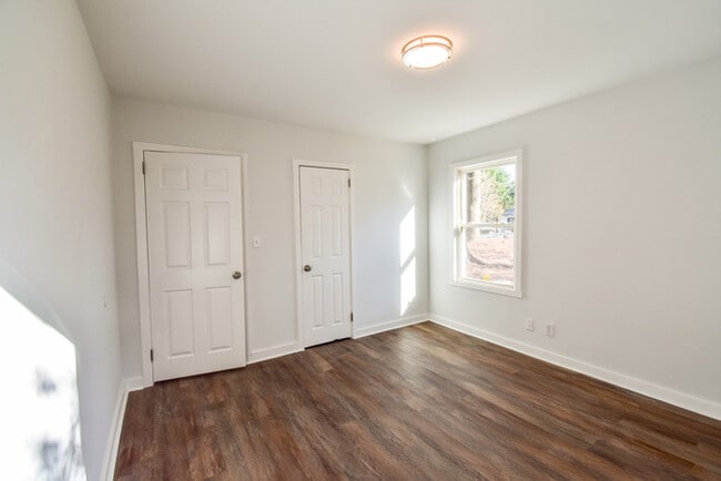 Building Photo - Welcome to this charming 3-bedroom, 1-bath...