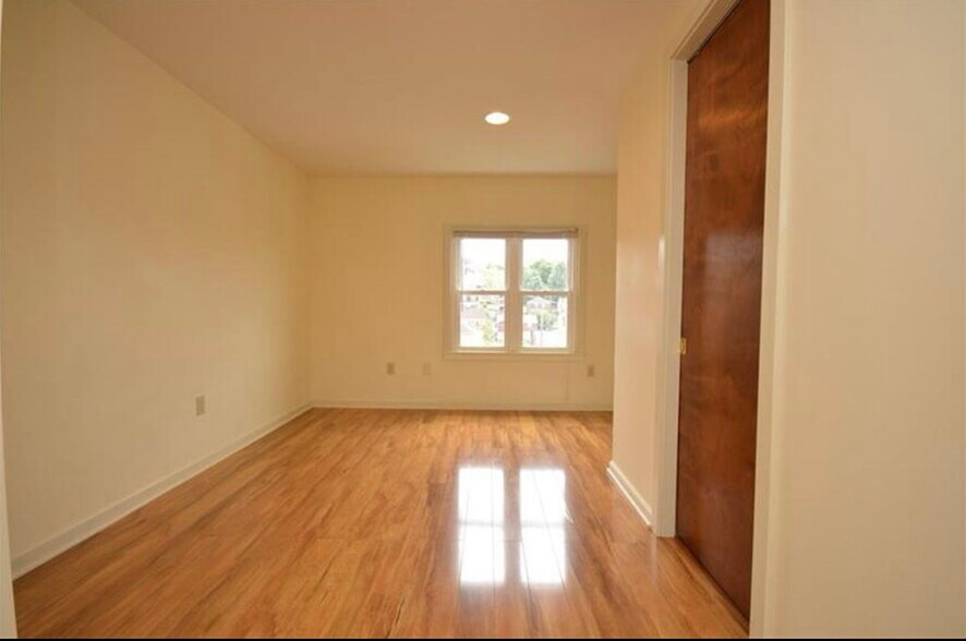 Building Photo - 804 Lilac St
