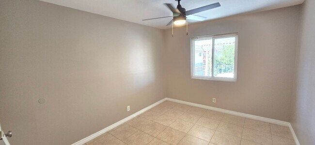 Building Photo - 405 S Kroeger St