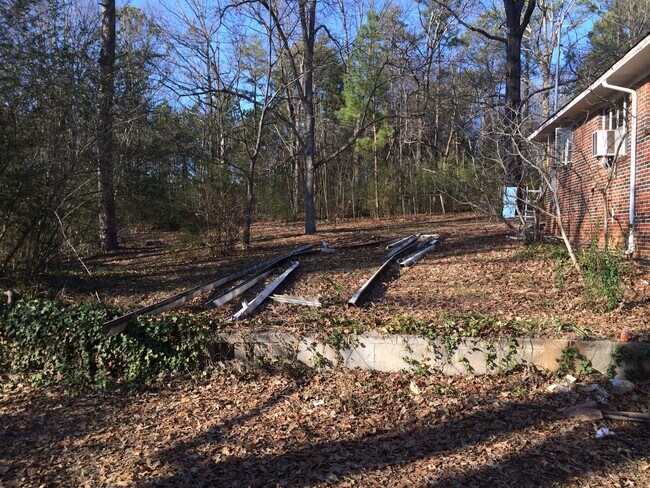 Building Photo - 2716 Wood Dr NE