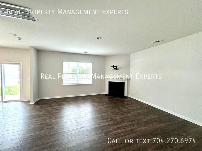 Building Photo - 4025 Lampasas Ln