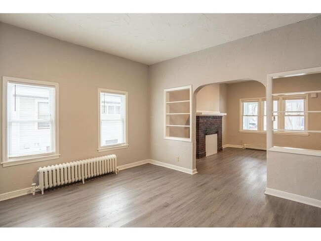 Building Photo - 1220 Burr St N