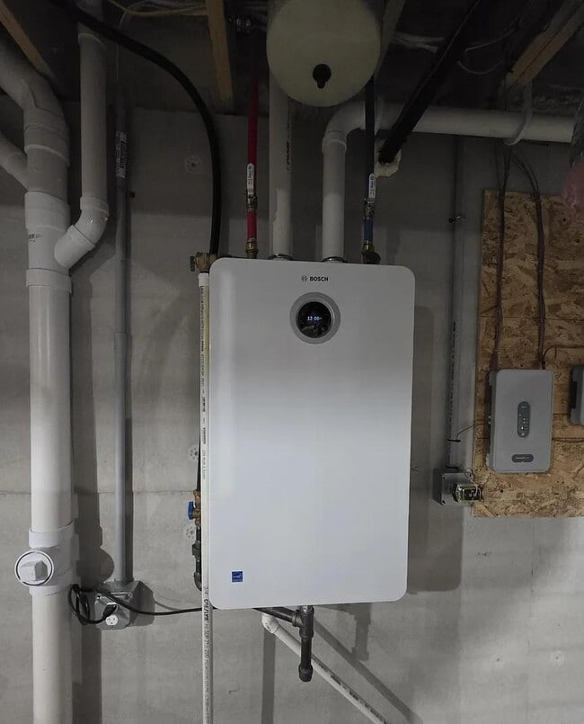 Building Photo - 2114 Pine View Dr