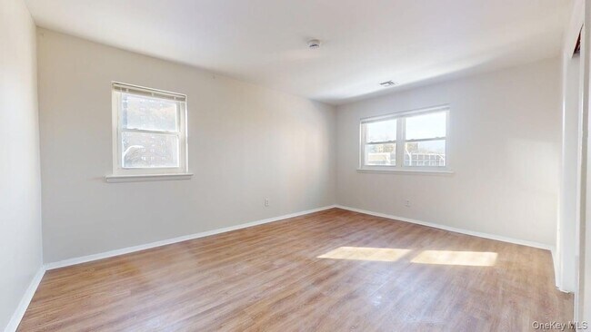 Building Photo - 110-41 62nd Dr