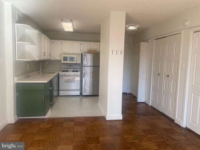 Building Photo - 5225 Pooks Hill Rd