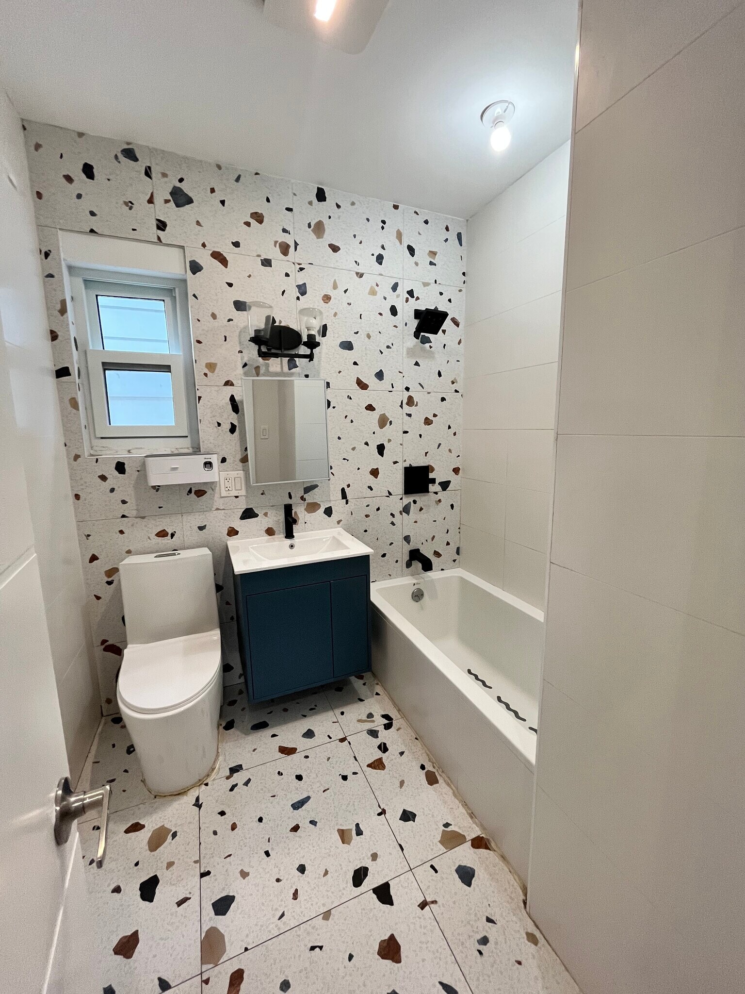 Unit 2 - 28 E 47th St