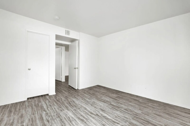 Building Photo - 904 Fairway Ave