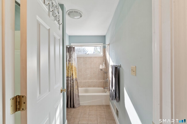 Building Photo - 7 Lower County Rd