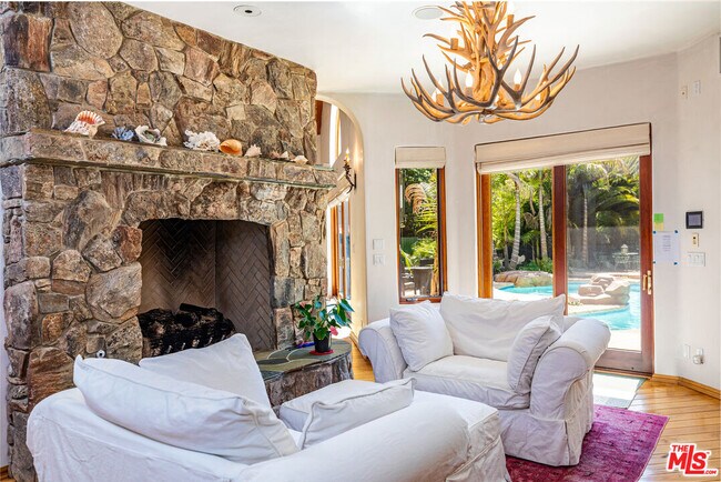 Building Photo - 6405 Bonsall Dr