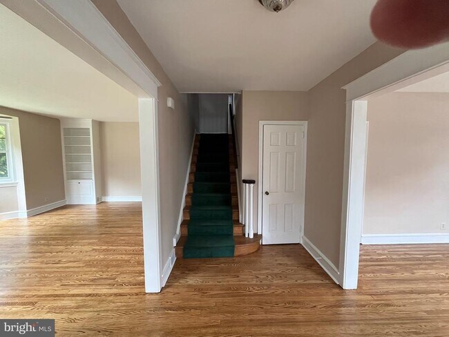 Building Photo - 27 Bysher Ave