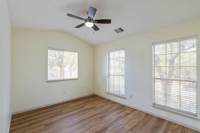 Building Photo - 5911 Steiner