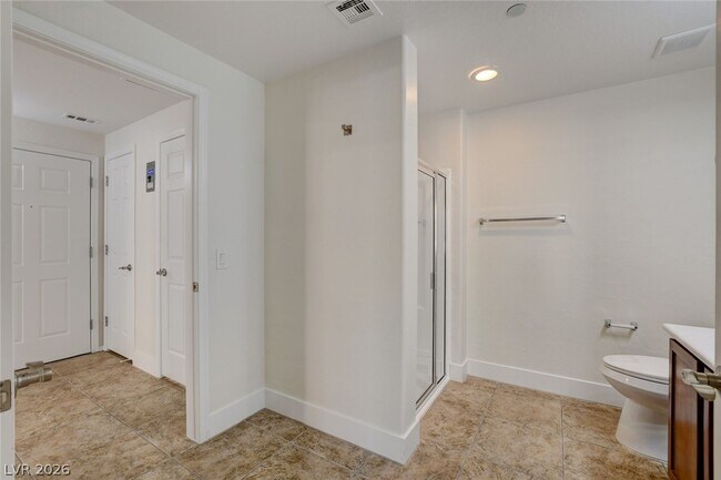 Building Photo - 6868 Sky Pointe Dr