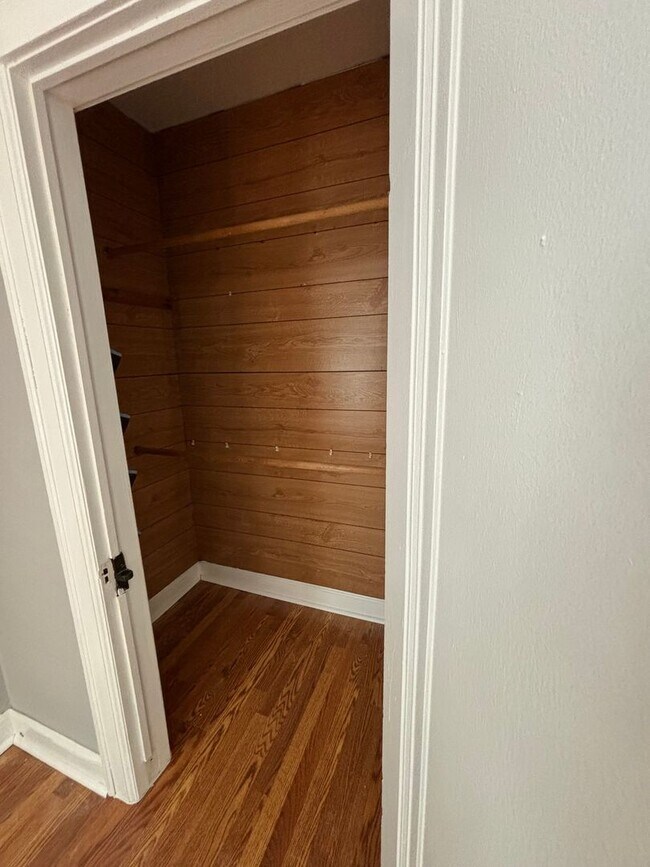 Building Photo - Charming One Bed Room in Grosse Pointe