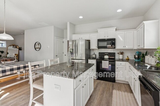 Building Photo - 566 Skye Dr