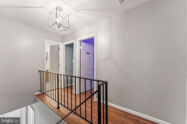 Building Photo - 13 Aviary St