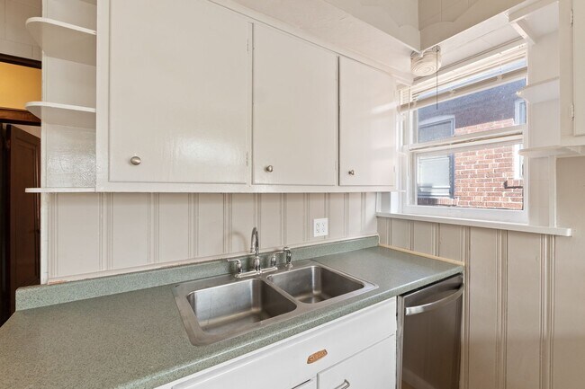 Building Photo - 5352 Itaska St
