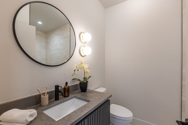 Building Photo - 2228 N Kedzie Blvd