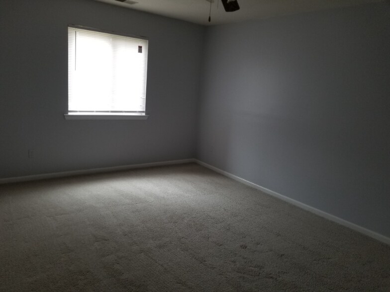 Building Photo - 2482 Eagles Cir