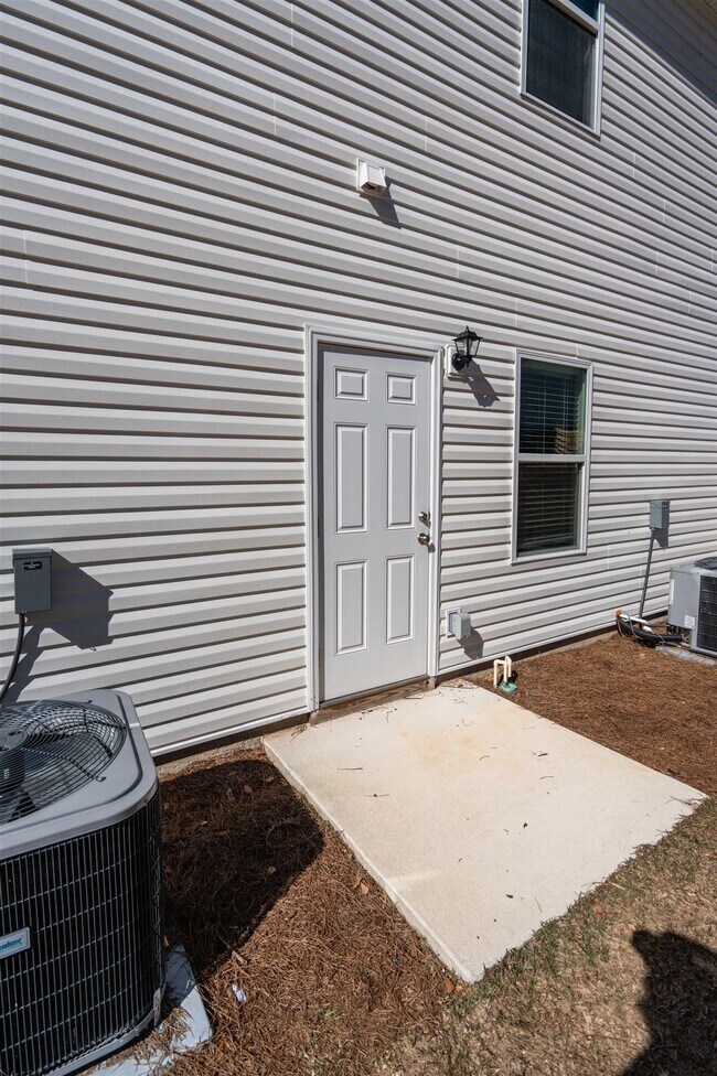 Building Photo - 2247 Del Carmel Way