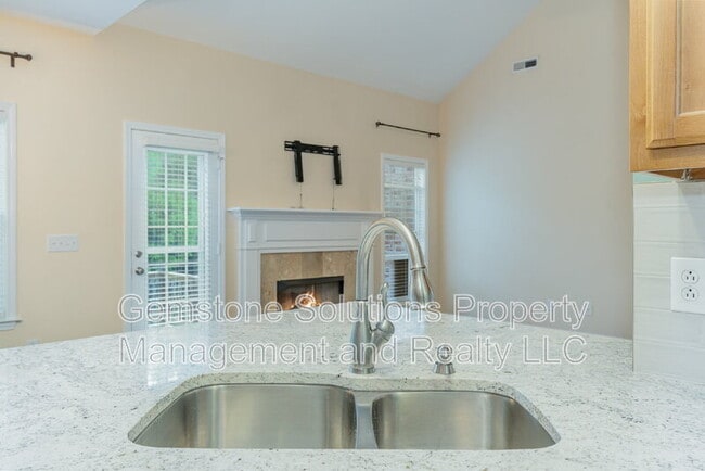Building Photo - 1046 Aenon Cir