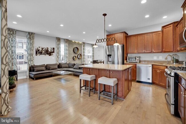 Building Photo - 42598 Chisholm Dr