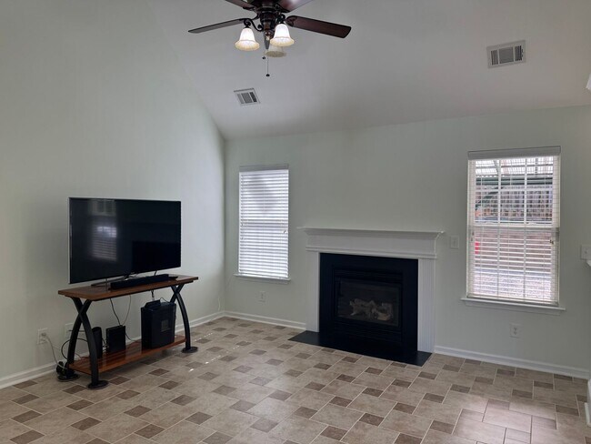 Building Photo - Four Bedroom Home in Curtis Pond