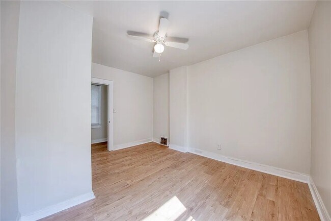Building Photo - 204 Clarksville St