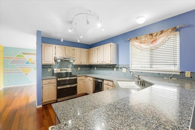 Building Photo - 208 Kylewood Ct