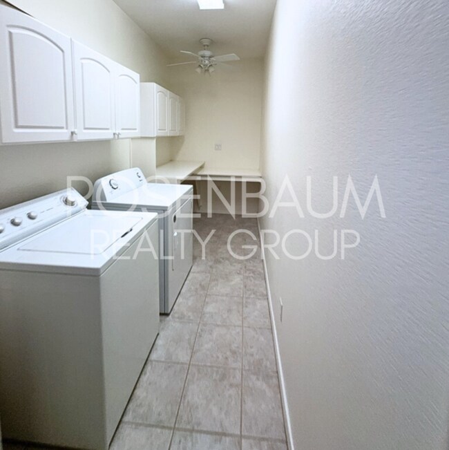 Building Photo - Stunning 2-beds, 2-baths home located in t...