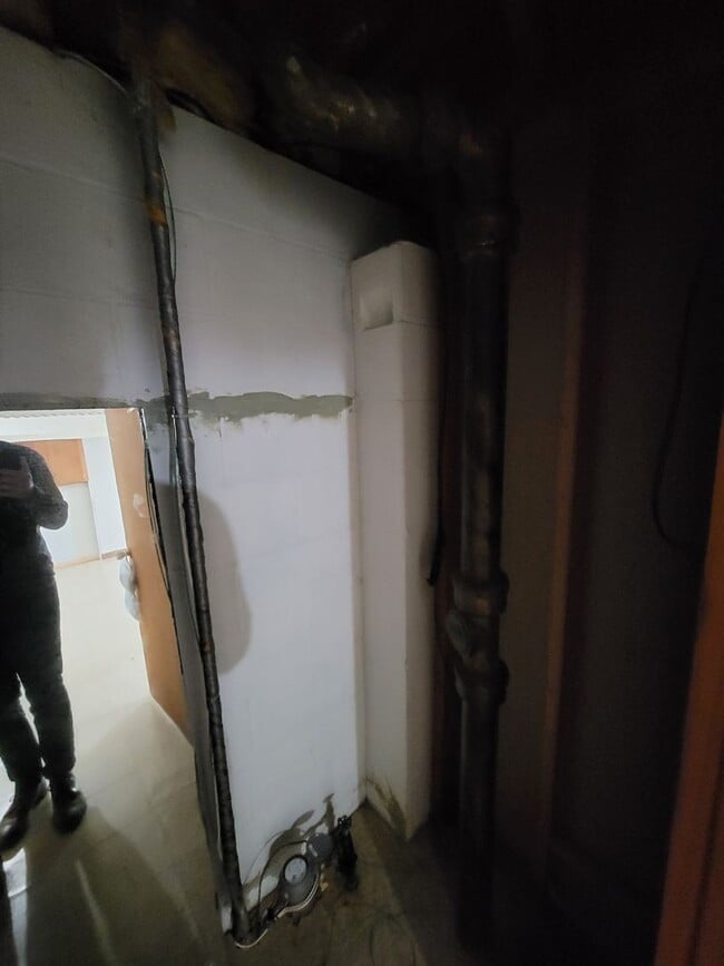 Building Photo - 3 Bedroom House with Large Garage