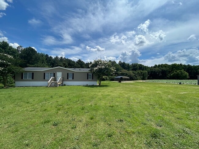 Building Photo - Spacious 3-Bed, 2-Bath Manufactured Home o...