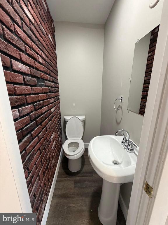 Building Photo - 41 W Reliance Rd