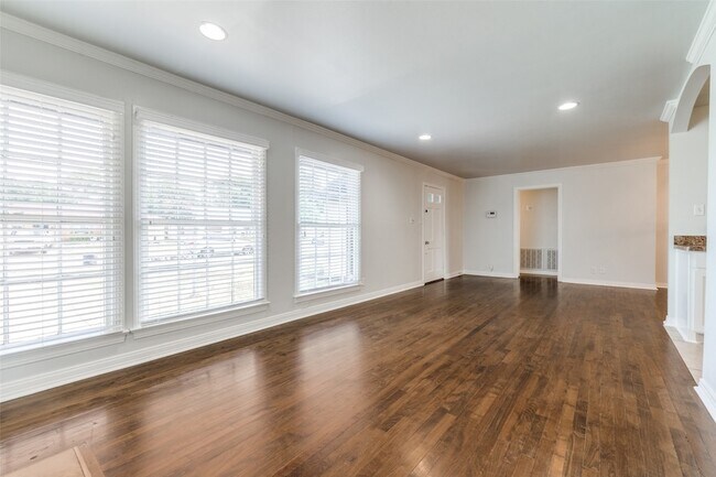 Building Photo - 4812 Wateka Dr