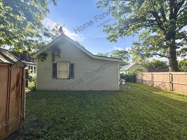 Building Photo - 348 Davis Ct