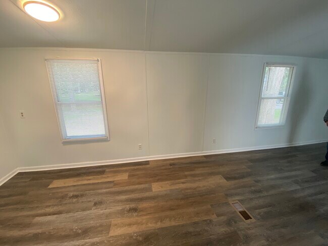 Building Photo - 442 Ranch Rd