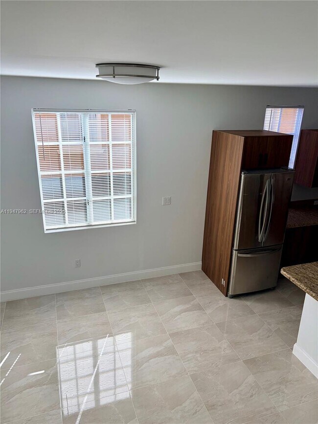 Building Photo - 2941 NE 185th St