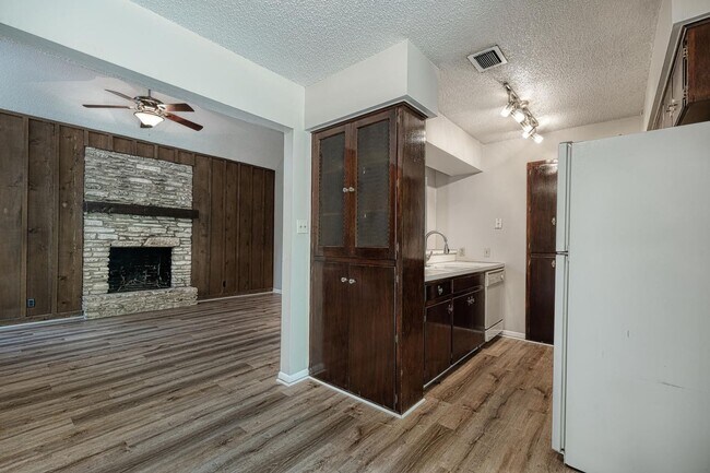 Building Photo - 2711 St Edwards Cir