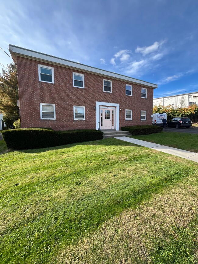 Building Photo - 15 Fairfax Ave