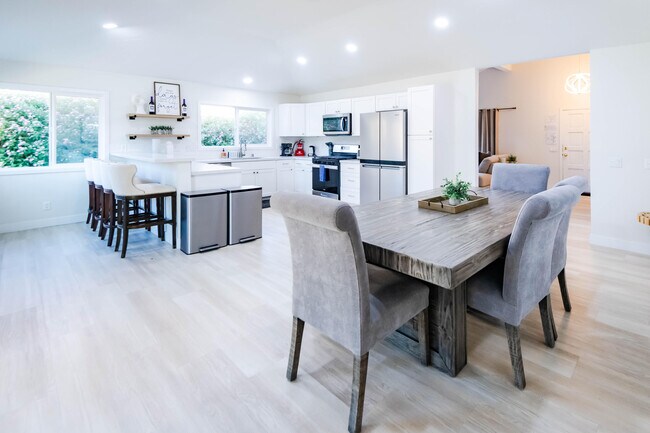 Building Photo - 79361 Port Royal Ave