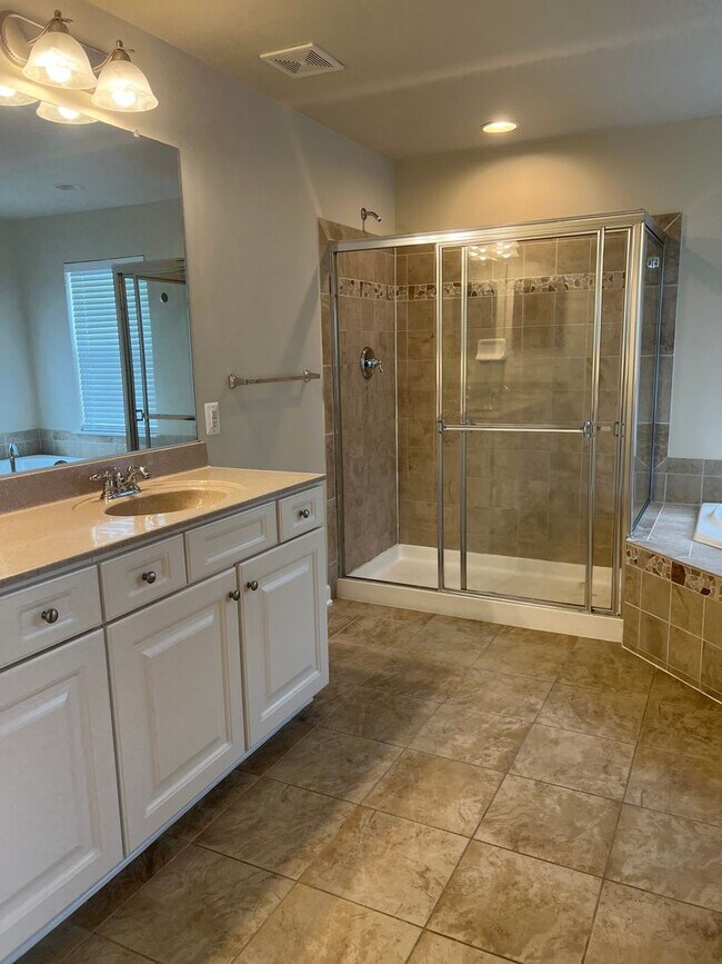 Building Photo - Sought after Idlewild Community