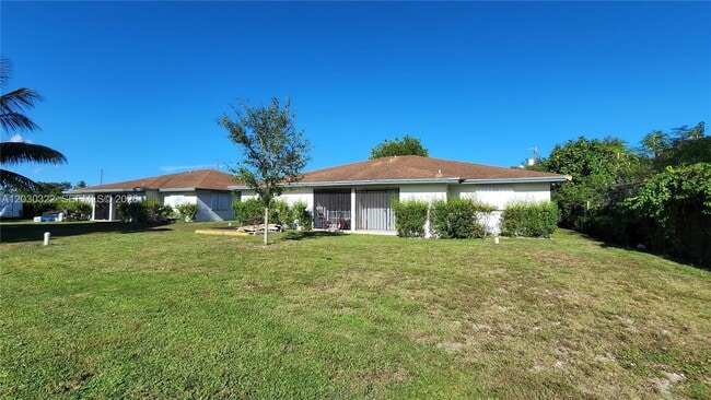 Building Photo - 10372 NW 10th Ave