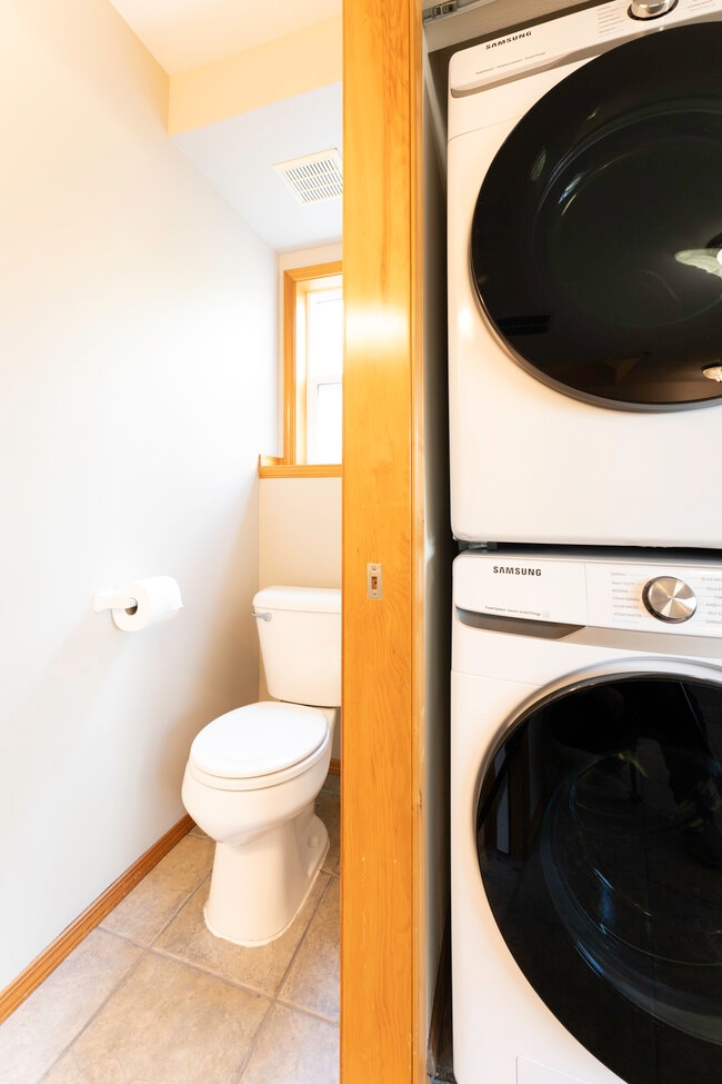 Building Photo - 1625 S Weller St