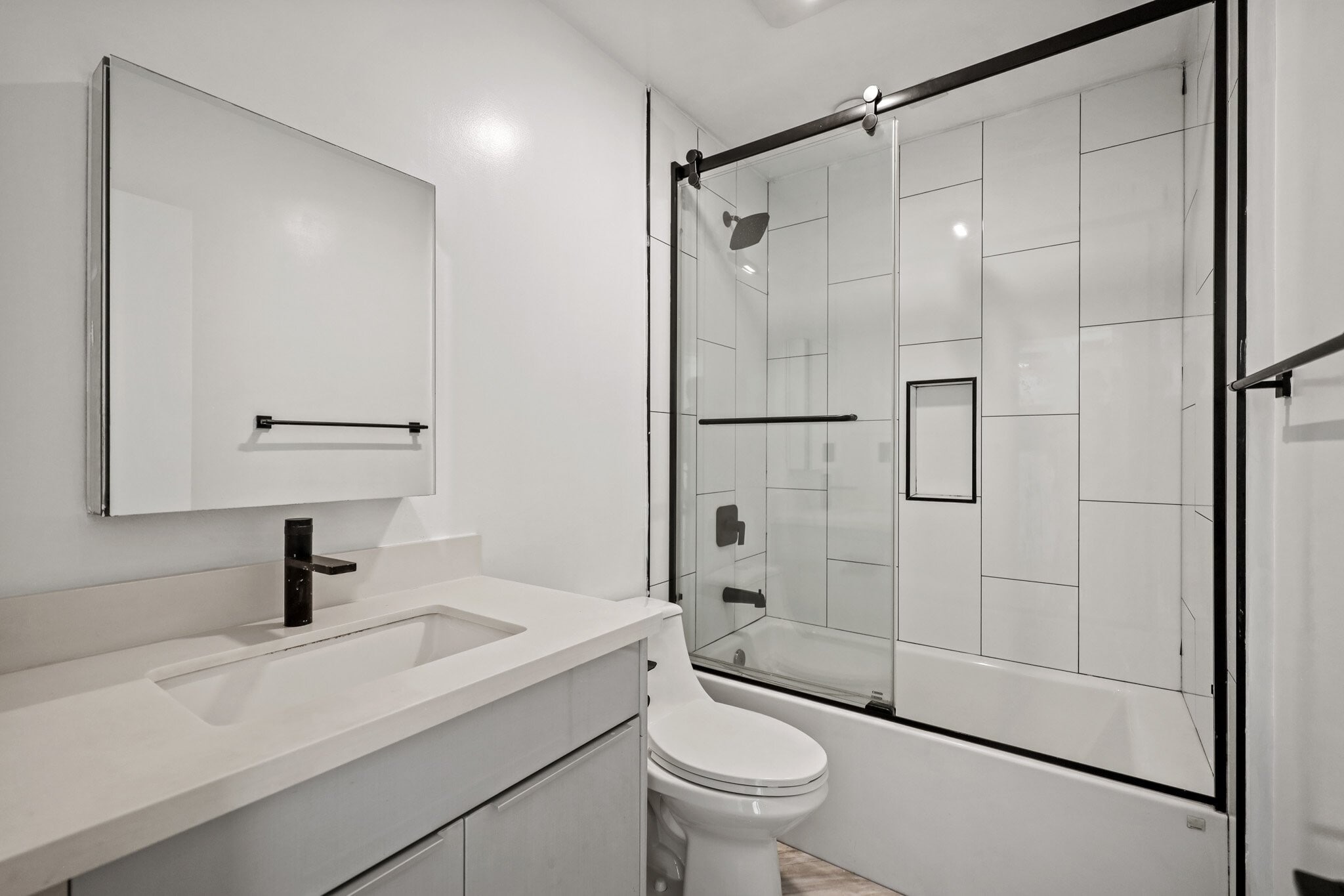 Building Photo - 955 N Oxford Ave