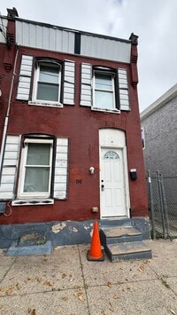 Building Photo - Lovely Home - Carroll Park
